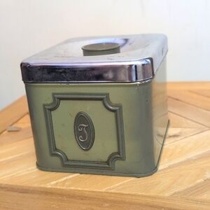 VINTAGE OLIVE GREEN COUNTAINER